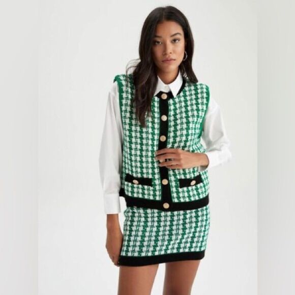 DeFacto Relax Fit Crew Neck Vest with Gold Buttons, Size‎ M - Picture 6 of 15